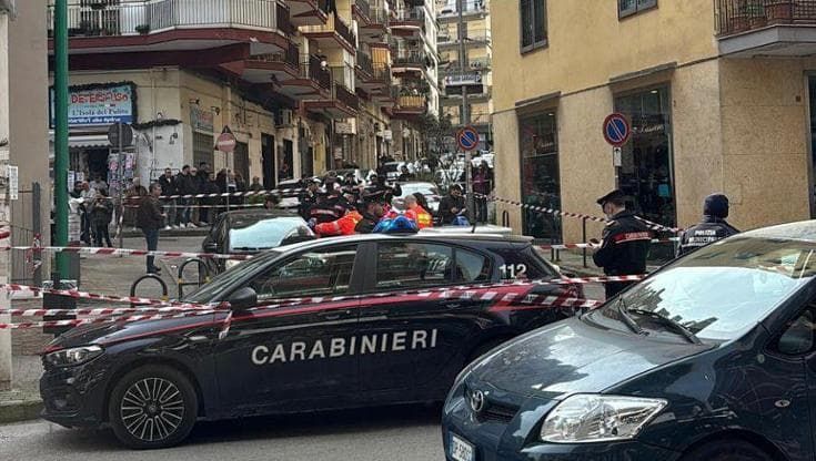 Omicidio a Marano, ucciso tra la folla ex affiliato: aveva 79 anni, colpi di pistola alla testa