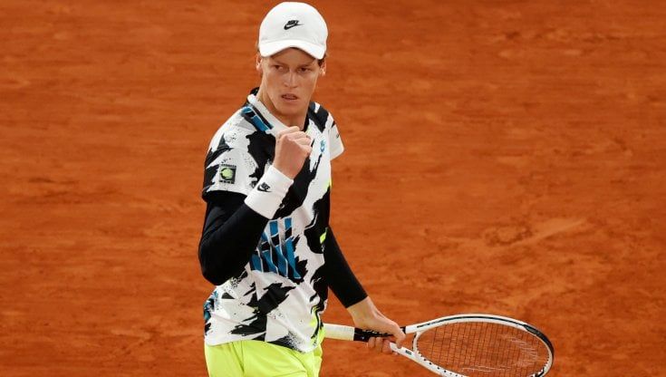 I motori, il calcio e i giochi: il mondo di Sinner fuori dal tennis