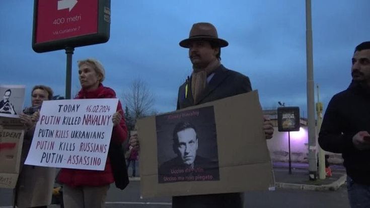 Fermato e identificato al presidio vicino all’ambasciata russa di Castro Pretorio a Roma. “Mi sono sentito come fossi a Mosca”