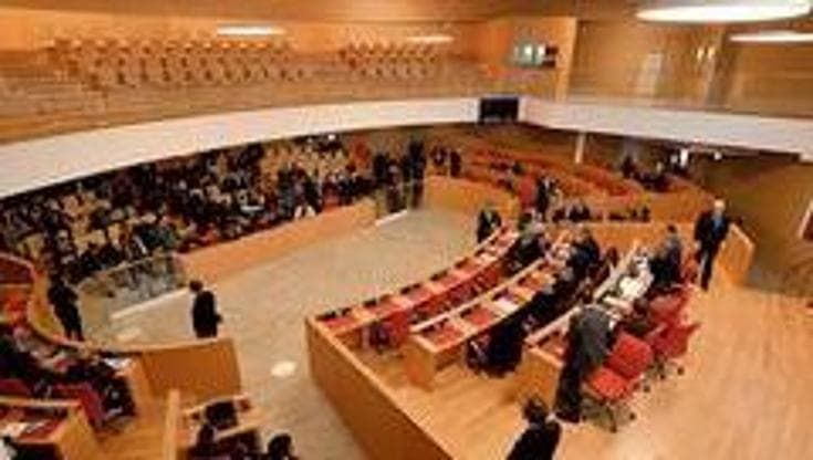 Alla Regione lo spoils system entra nel vivo ma la legge Laricchia resiste