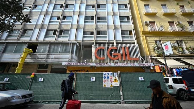 Napoli, via ai lavori nella ex sede Cgil: “Sarà uno studentato moderno”
