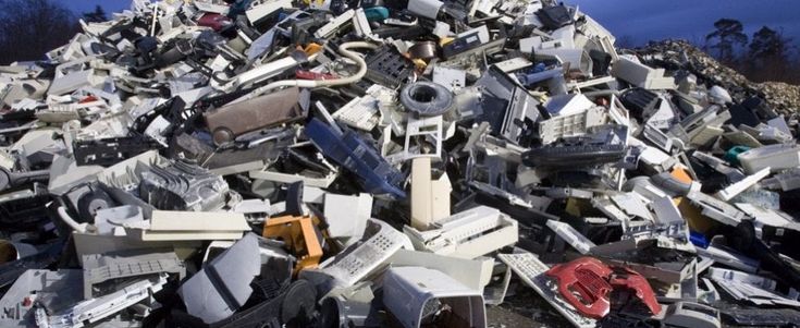 Sommersi dai rifiuti hi-tech: 52,2 milioni di tonnellate nel 2021