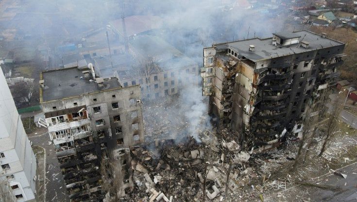 Zelensky: "A Borodyanka un massacro peggiore di Bucha". In Ucraina si allunga la lista dei luoghi degli orrori