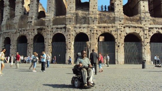 Airbnb, il manager che vuol far sentire a casa i disabili: "Viaggiare è un diritto di tutti"