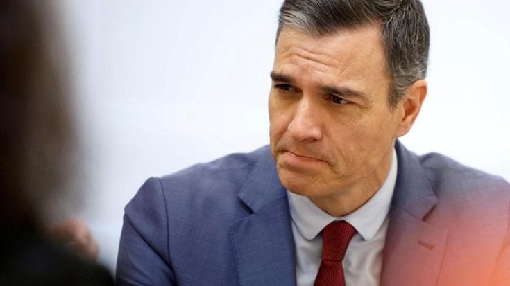Sánchez minaccia: “Fango su mia moglie pronto a dimettermi”