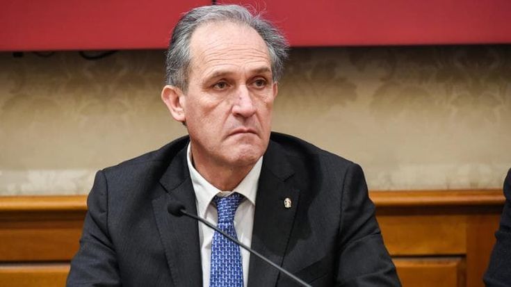 Menia (FdI) contro una coppia gay: “Basta carezze in pubblico”. Scalfarotto (Iv): “Omofobo”