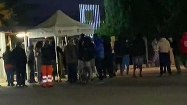Rivolta nel Cara di Bari, nel centro ci sono anche i 12 naufraghi arrivati dall’Albania: danni e proteste dopo la morte in ospedale di un migrante di 33 anni