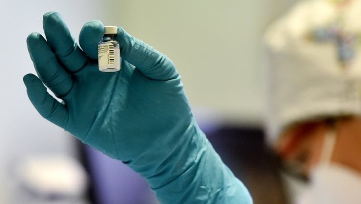 Coronavirus, in calo in regione nuovi positivi e ricoveri ma altri 75 decessi 