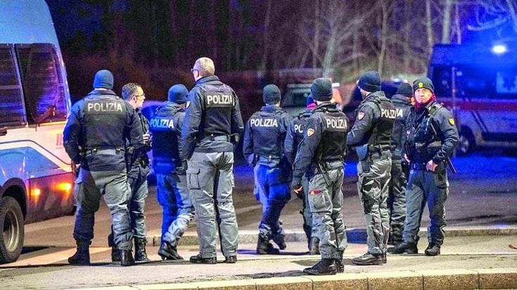Poliziotto indagato per omicidio a Rogoredo, la destra attacca i magistrati: “Siano super partes”