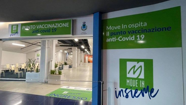 Vaccino anti-Covid, a Cerro Maggiore il cinema si trasforma in centro vaccinale: obiettivo mille dosi al giorno