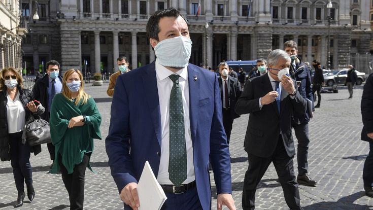 Salvini alla crociata della ripartenza dopo cinquanta giorni di giravolte