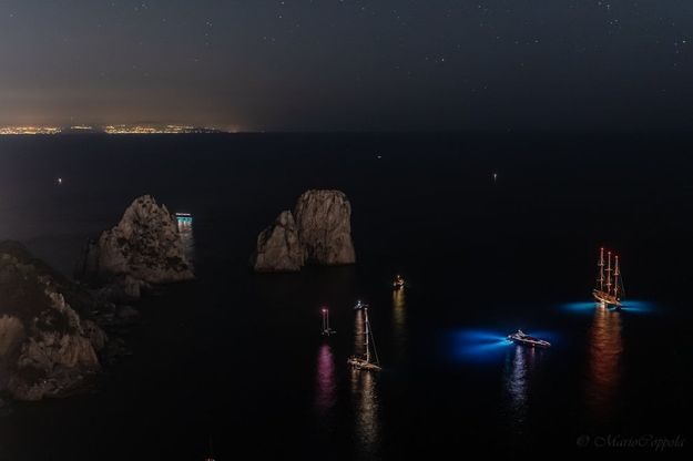 Capri, niente crisi per il diportismo di lusso: è invasione di maxi yacht