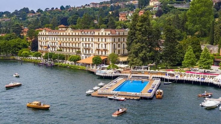 Non solo Vannacci: da Bossi a Casaleggio, quando i marziani sbarcano a Cernobbio