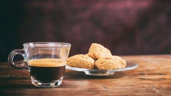 Il caffè accende la voglia di dolce, uno studio svela perché
