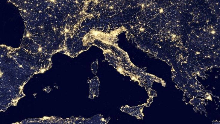 Luce pubblica, bolletta salata: l’Italia spreca 400 milioni 