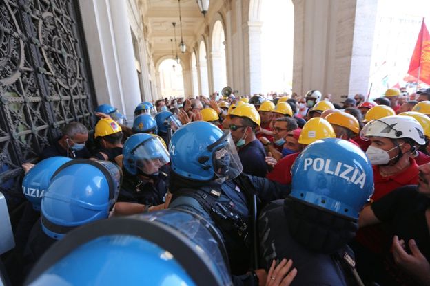 Ex Ilva a Genova, il film della protesta