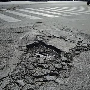 "Toppe per le buche" La procura indaga sulla truffa del bitume