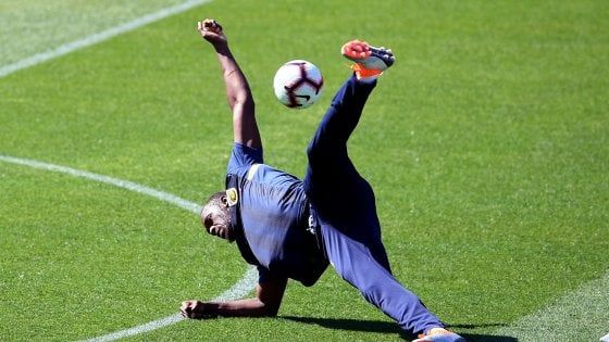 Bolt va oltre il capriccio: "Vi dimostrerò che so giocare a pallone"