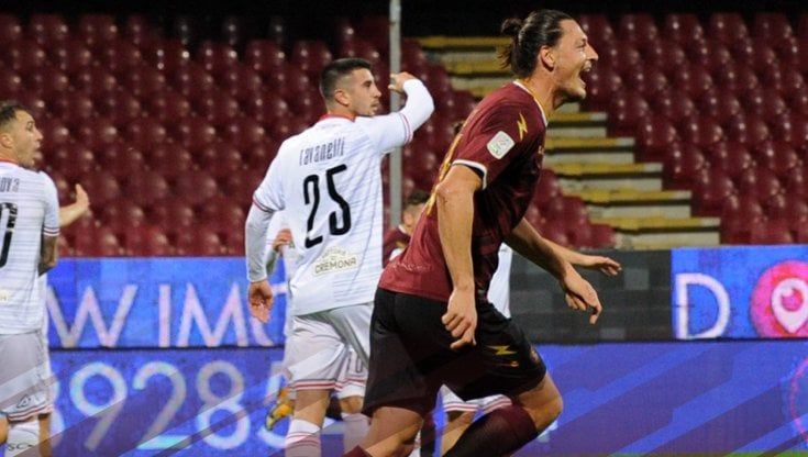 Serie B, Salernitana-Cremonese 2-1: granata al primo posto con l'Empoli