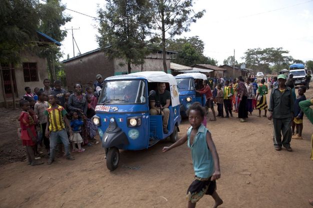 In Etiopia con l'Ape: un tuffo tra 800 bimbi