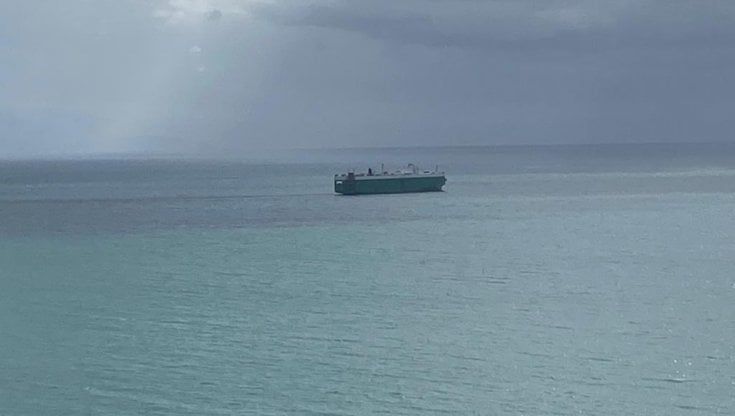 Salerno, è in rada la nave dei rifiuti proveniente dalla Tunisia e al centro di inchieste e polemiche 