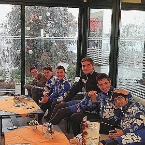 "Quel ragazzo è autistico e non può gareggiare con voi". Ma il resto della squadra si ritira:"E' come noi"  