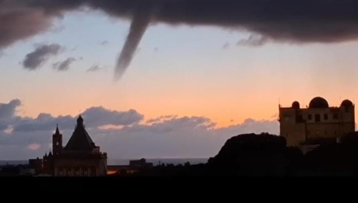 Due trombe marine al largo di Palermo e Siracusa. Scatta la psicosi: ecco cosa c’è da sapere
