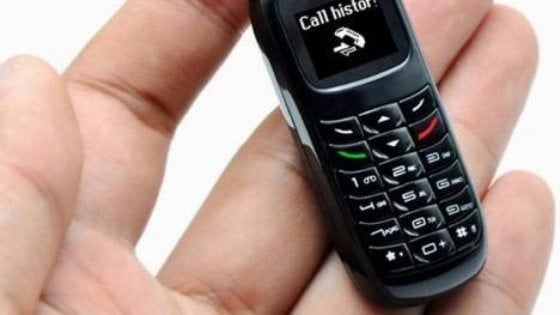 Prova a passare telefoni e droga ad un detenuto, arrestato un avvocato