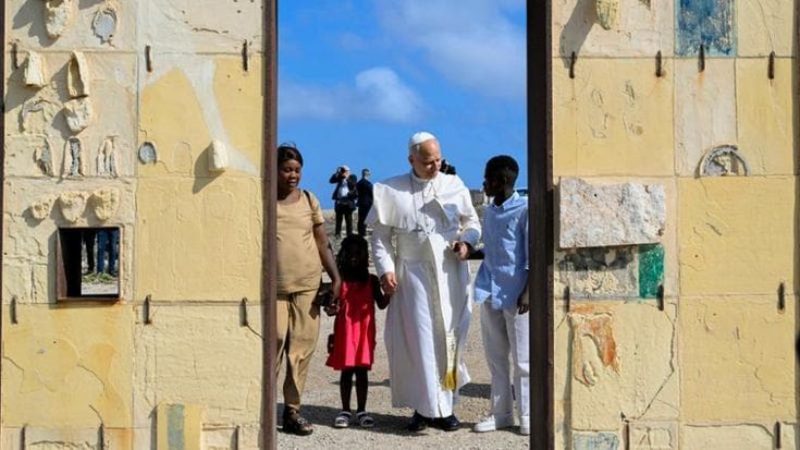 Migranti, la sferzata del Papa: “Crisi epocale, la Ue agisca, le vittime colpa di chi decide”