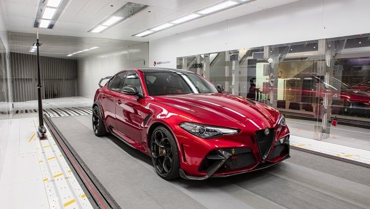 Raikkonen e Giovinazzi in pista con l'Alfa Romeo GTAm