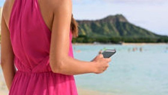 Quei piccoli consigli per evitare che lo smartphone ci rovini la vacanza