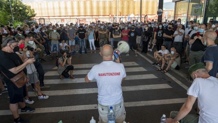 Lavoro, la solitudine degli operai