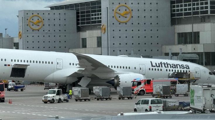 Inchiesta sul carrello aereo che ha ceduto. Lufthansa, due feriti dimessi. Scontro beffa in Ecuador