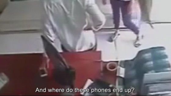 Che fine fanno gli smartphone rubati: lo svela un documentario