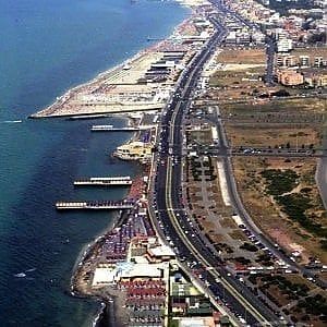 Ostia, il ritorno dell'abusivo nella spiaggia della legalità
