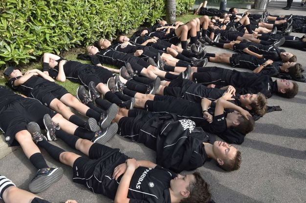 Tennis, Roland Garros dietro le quinte: il riposo dei raccattapalle