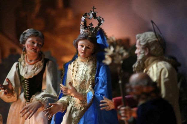 Genova, il presepe in Regione con la benedizione del cardinale Bagnasco