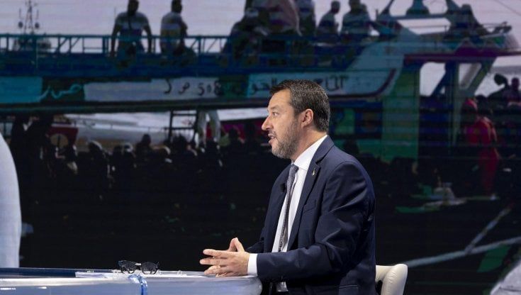 Il pugno di Salvini
