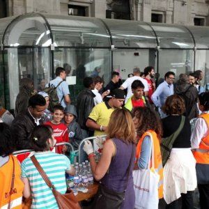 Profughi, l'appello del Comune ai milanesi: "Servono indumenti e prodotti per l'igiene"