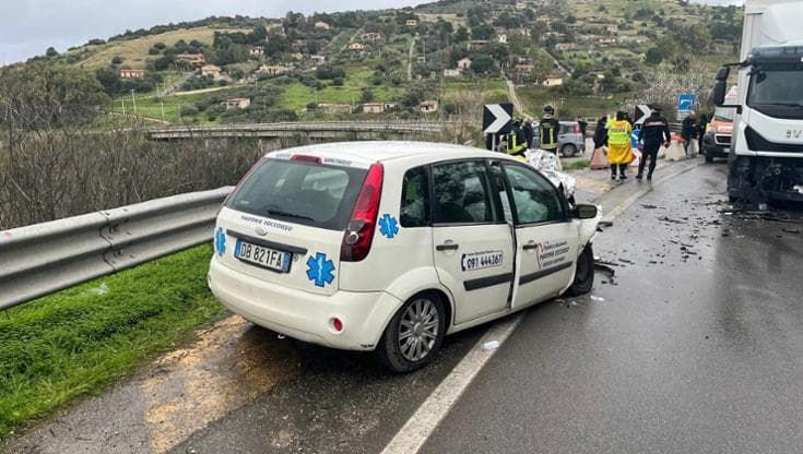 Scontro frontale a Bolognetta, tre morti e tante polemiche: “Una tragedia annunciata”