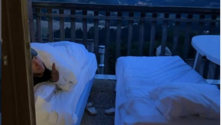 Il Tour si difende: “Non ci sono hotel a 5 stelle dovunque”. Come funziona l’assegnazione