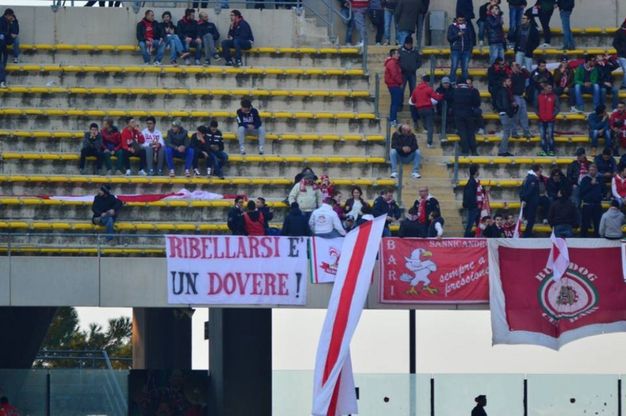 Al San Nicola lo striscione pro Forconi<br />e quello contro i Matarrese: 'Pignorateli'