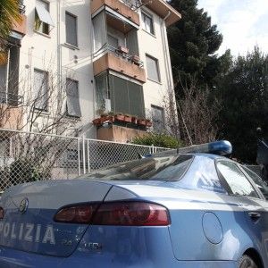 Ferisce il compagno a coltellate, poi si mette a guardare Sanremo: arrestata a Varese