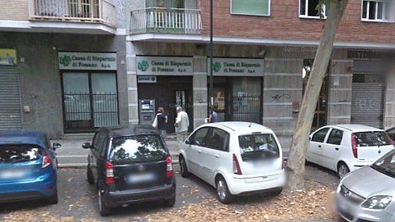 Torino, colpo in banca da 130mila euro in pieno giorno con un coltello