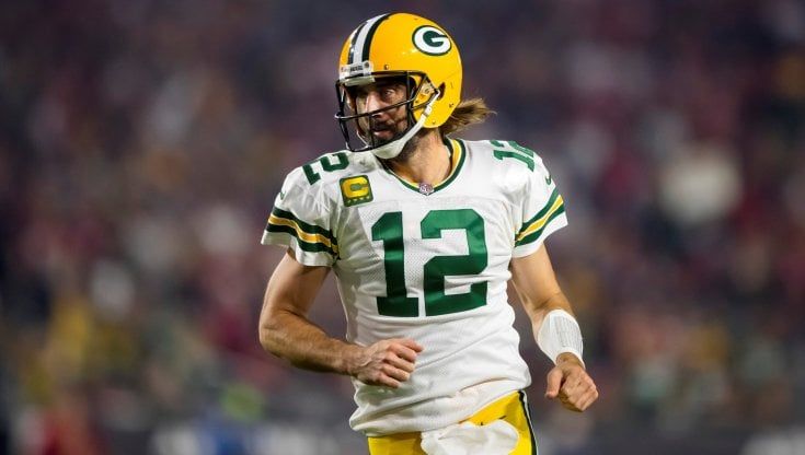 Vaccini, Covid, Nfl  e touchdown: le bugie della superstar Rodgers e la sua "cura alternativa". Sconcerto negli Usa 