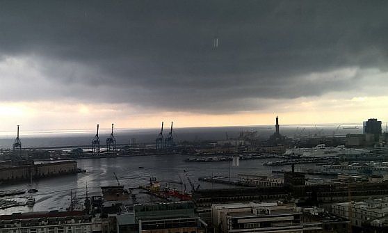 Forti temporali, allerta 1 fino a domani,  allagamenti e disagi a Genova e nello Spezzino
