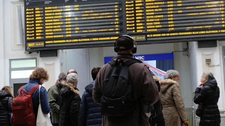 Caos treni in Liguria, la rabbia dei viaggiatori: "Poi ci dicono di non usare i mezzi privati"