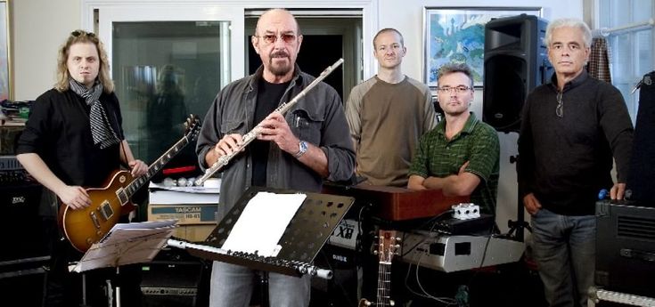 Ian Anderson, di nuovo in tour coi Jethro Tull. E i Litfiba rifanno la tetralogia degli elementi