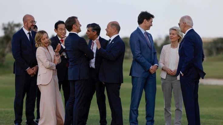 G7, Giorgia Meloni e il selfie ritoccato: il feeling con Sunak, il gelo con von der Leyen