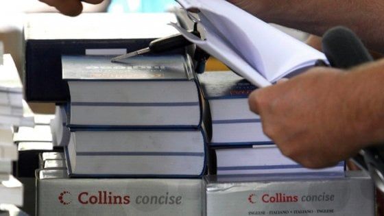 Bari, via al mercatino dei libri usati a Madonnella: "Andare a scuola non deve essere un lusso"